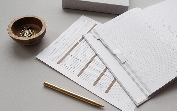 Papier financiën paperclips (600x375)
