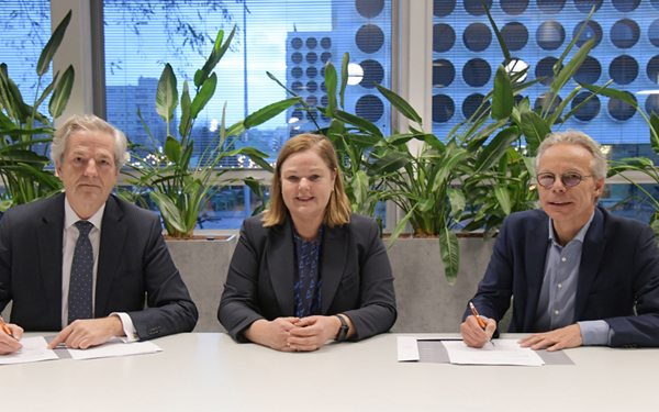 RaadvanToezicht_ondertekening_600x375.jpg