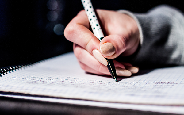 Hand pen schrijven (600x375)